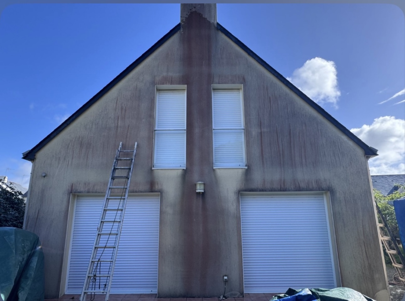 Ravalement d’un pignon marqué avant