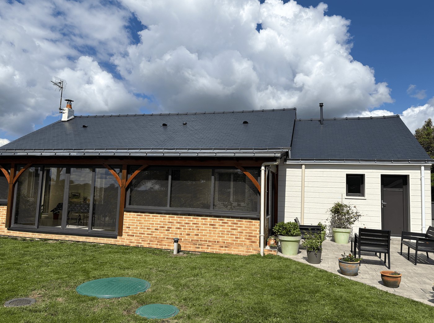 Toiture, façade, gouttières : comment entretenir l’extérieur de sa maison ?